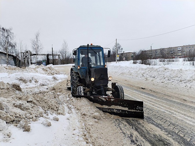 УГХ вывозит снег с Кузнецкого моста фото 6