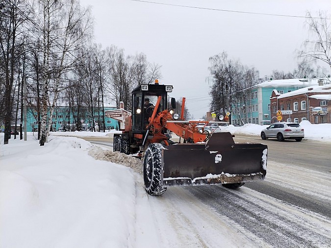УГХ вывозит снег с Кузнецкого моста фото 5