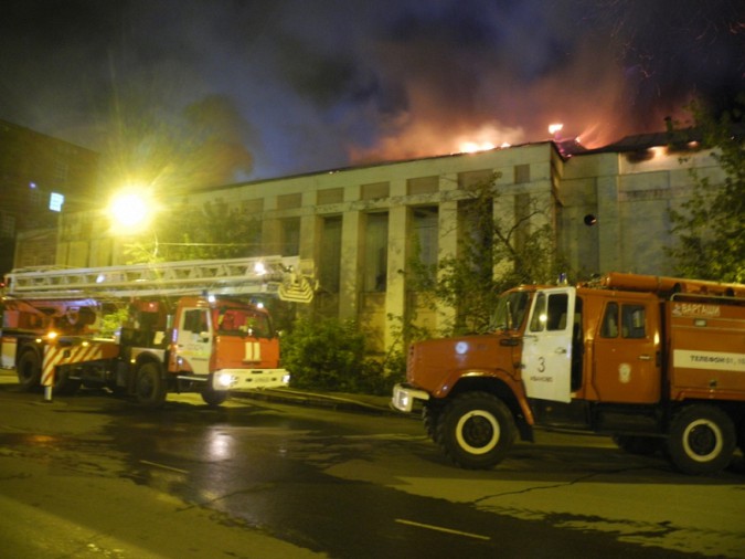 В Иванове сгорело здание бывшего ночного клуба «Таганка» фото 7