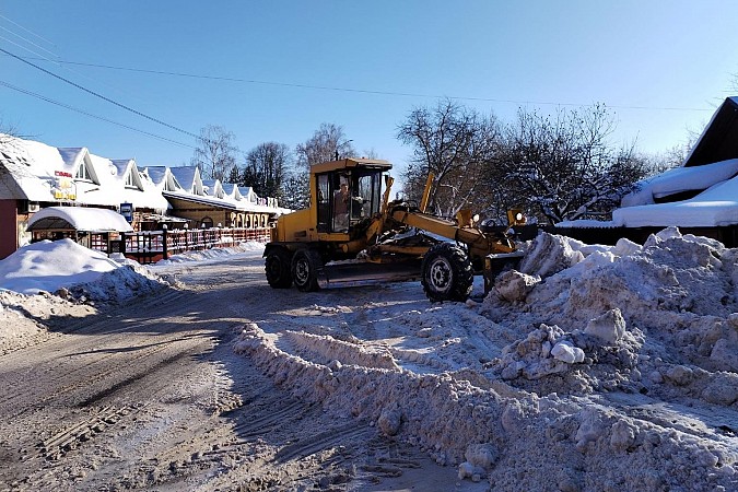 УГХ продолжает расчищать и расширять дороги в микрорайонах города фото 5