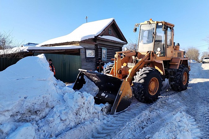 УГХ продолжает расчищать и расширять дороги в микрорайонах города фото 6