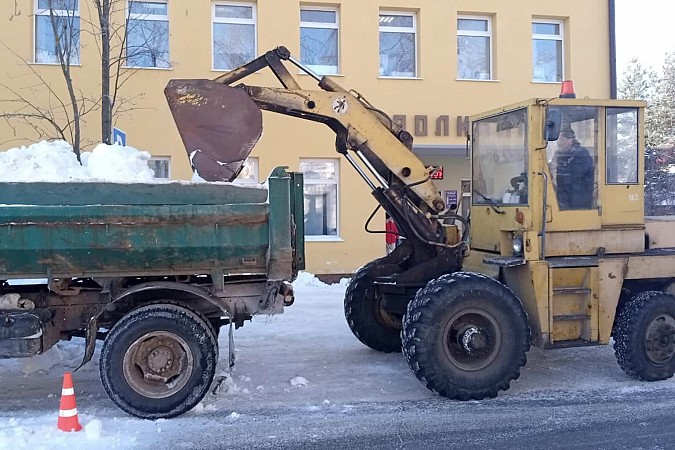 УГХ продолжает расчищать и расширять дороги в микрорайонах города фото 4