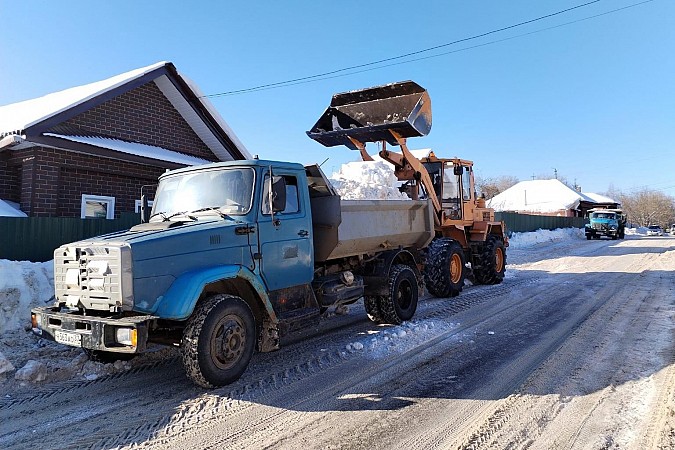 УГХ продолжает расчищать и расширять дороги в микрорайонах города фото 7