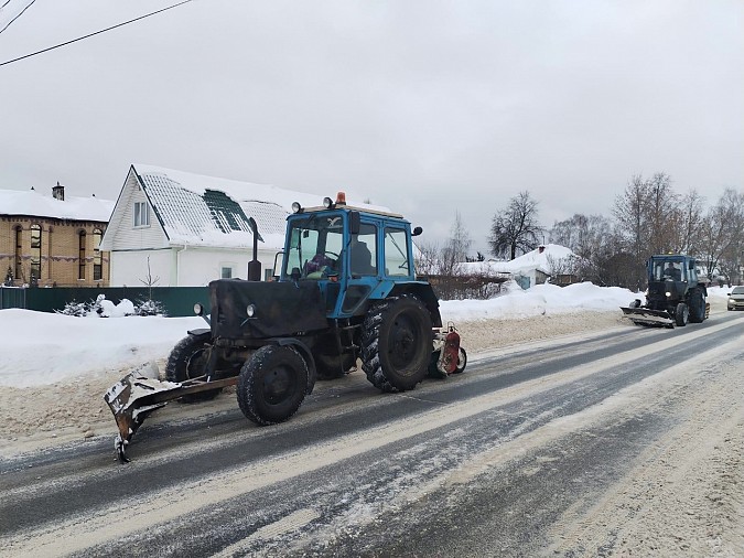 УГХ в усиленном режиме убирает улицы от снега фото 2