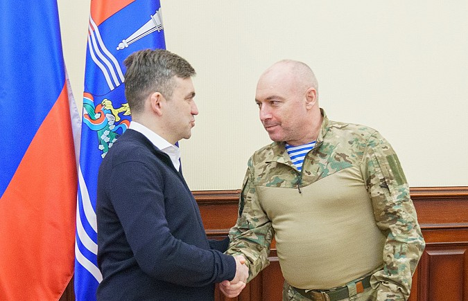 Станислав Воскресенский провел рабочую встречу с командиром 98-й дивизии ВДВ фото 3