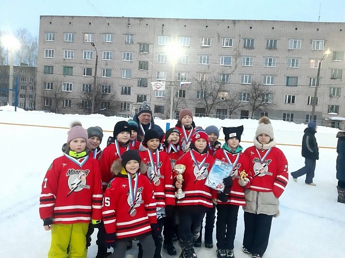 «Молния» стала бронзовым призером турнира на призы хоккейного клуба «Русич» фото 2