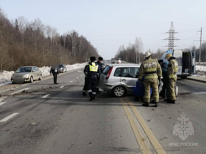 На дороге Кинешма-Иваново лоб в лоб столкнулись две иномарки фото 2