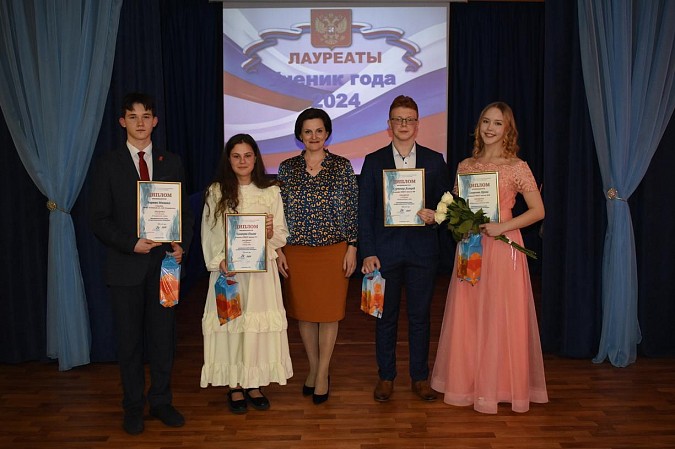 В Кинешме чествовали победителей и призеров конкурса «Ученик года - 2024» фото 10