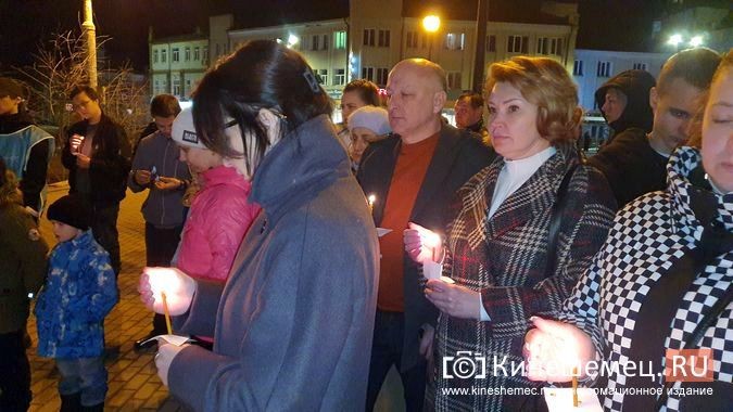В Кинешме прошла акция в память о жертвах теракта в «Крокус Сити Холле» фото 9