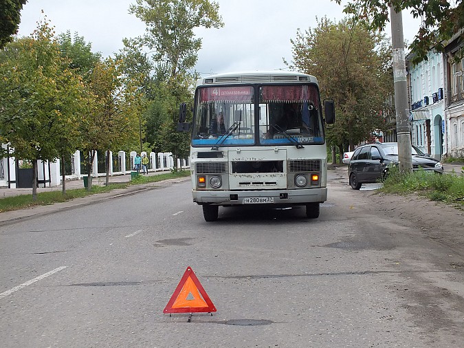 В Кинешме произошло ДТП с участием пассажирского автобуса и легковушки фото 2
