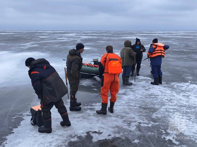 Шестерых рыбаков с оторвавшейся на Волге льдины спасли и оштрафовали фото 2