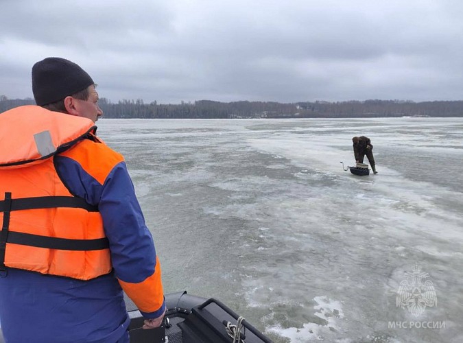 Шестерых рыбаков с оторвавшейся на Волге льдины спасли и оштрафовали фото 3