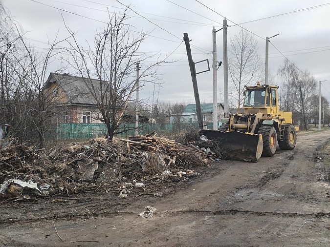 Навалы веток и мусора с улиц Кинешмы вывозят сразу два ломовоза фото 3