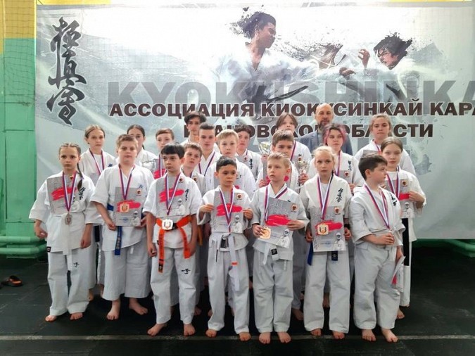 Каратисты Кинешмы завоевали 19 медалей на домашнем открытом кубке по Киокушинкай фото 2