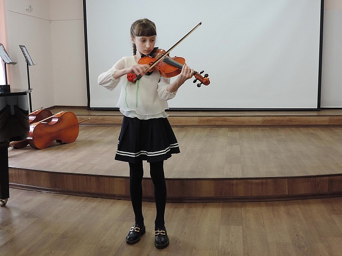 В ДШИ состоялся отчётный концерт отделения инструментов симфонического оркестра фото 11