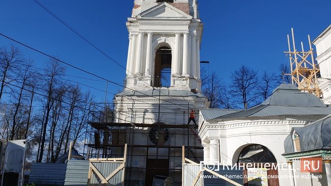 Колокольню Троицко-Успенского собора начали одевать в строительные леса фото 3