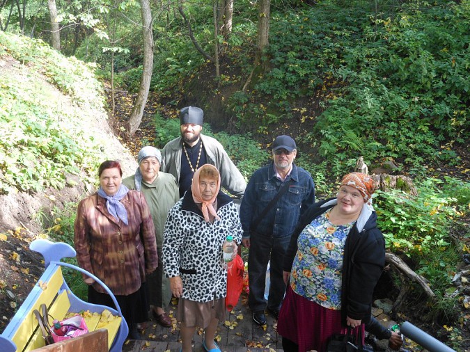 Наволокские пенсионеры посетили святые места Кинешемского района фото 6
