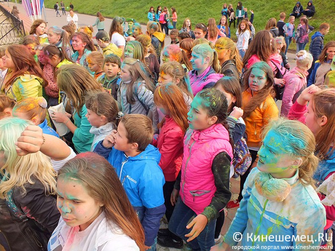 В День Волжского бульвара кинешемцы снова перепачкались краской фото 2