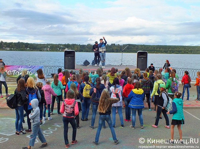 В День Волжского бульвара кинешемцы снова перепачкались краской фото 13