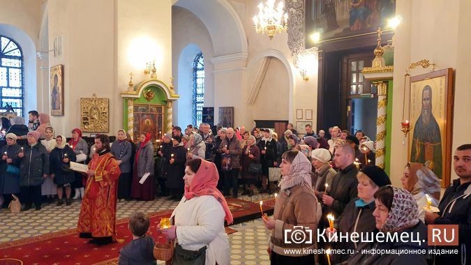 В Троицко-Успенском соборе Кинешмы встретили Благодатный огонь фото 6