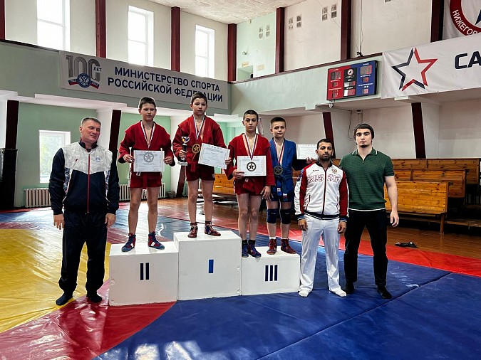 Мухаммад Курбанов завоевал бронзу на межрегиональном турнире по самбо фото 2