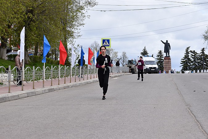 В Кинешме на старт легкоатлетической эстафеты вышли более 500 участников фото 16
