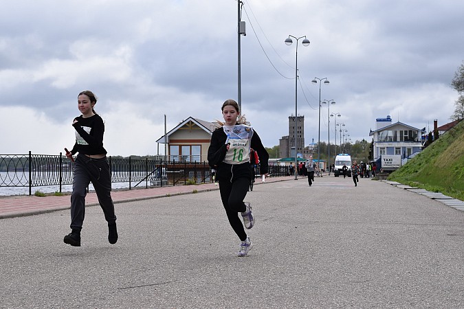 В Кинешме на старт легкоатлетической эстафеты вышли более 500 участников фото 37