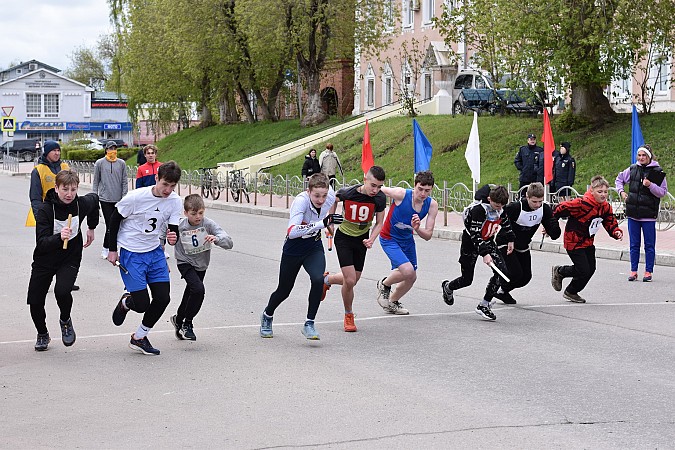 В Кинешме на старт легкоатлетической эстафеты вышли более 500 участников фото 21
