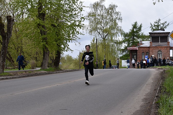 В Кинешме на старт легкоатлетической эстафеты вышли более 500 участников фото 23