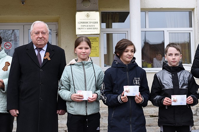 В Кинешме на старт легкоатлетической эстафеты вышли более 500 участников фото 11