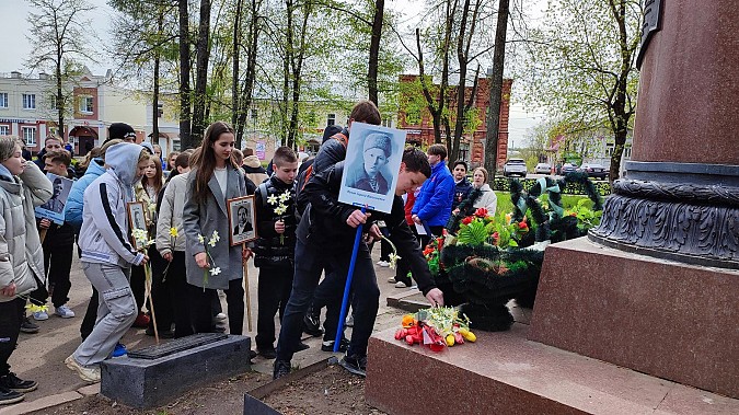 В канун Дня Победы у бюста маршалу Василевскому состоялся митинг фото 9