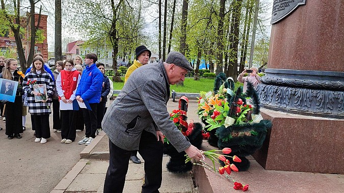 В канун Дня Победы у бюста маршалу Василевскому состоялся митинг фото 8
