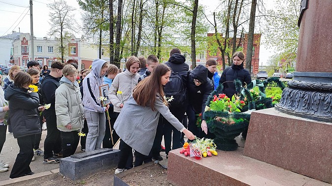 В канун Дня Победы у бюста маршалу Василевскому состоялся митинг фото 10