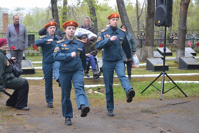 На воинских захоронениях на кладбищах «Сокольники» и «Затенки» прошли митинги фото 23