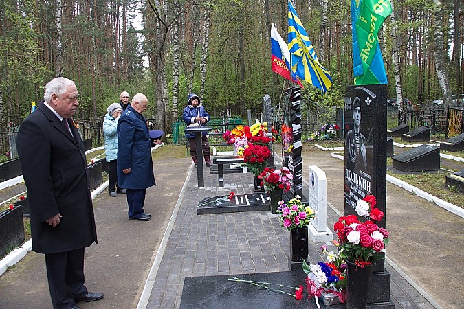 На воинских захоронениях на кладбищах «Сокольники» и «Затенки» прошли митинги фото 10