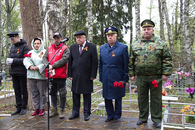 На воинских захоронениях на кладбищах «Сокольники» и «Затенки» прошли митинги фото 2