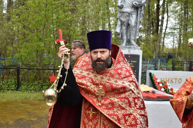 На воинских захоронениях на кладбищах «Сокольники» и «Затенки» прошли митинги фото 33