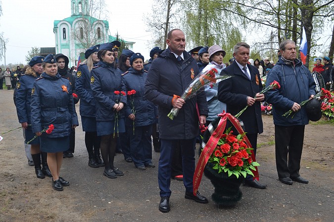 На воинских захоронениях на кладбищах «Сокольники» и «Затенки» прошли митинги фото 17