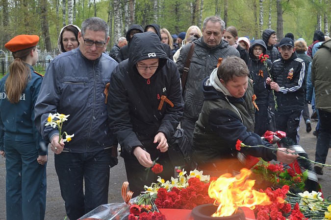 На воинских захоронениях на кладбищах «Сокольники» и «Затенки» прошли митинги фото 29