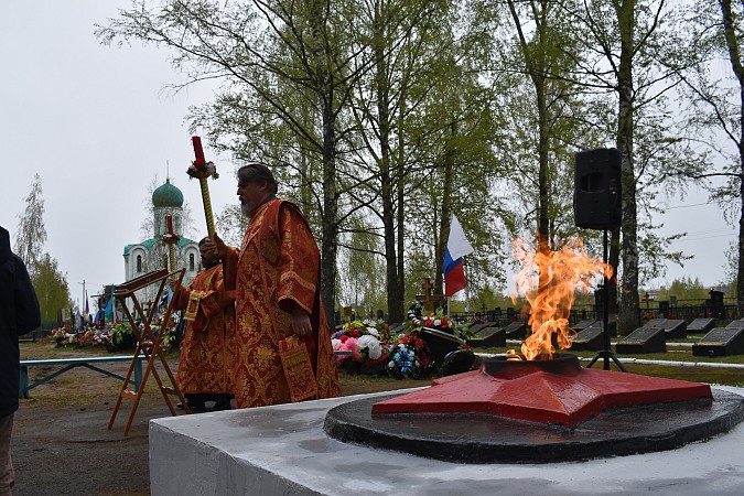 На воинских захоронениях на кладбищах «Сокольники» и «Затенки» прошли митинги фото 25