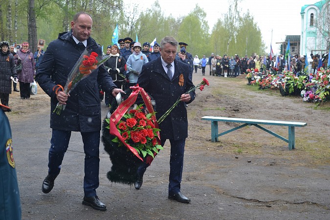 На воинских захоронениях на кладбищах «Сокольники» и «Затенки» прошли митинги фото 19