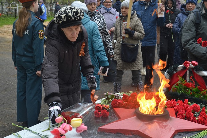 На воинских захоронениях на кладбищах «Сокольники» и «Затенки» прошли митинги фото 26