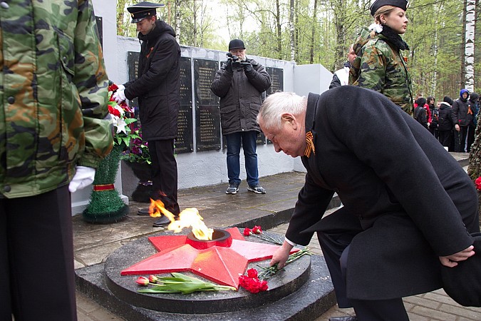 На воинских захоронениях на кладбищах «Сокольники» и «Затенки» прошли митинги фото 7