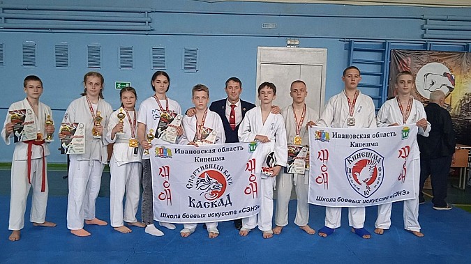 Каратисты городов ЦФО собрались в Кинешме на турнире памяти героя СВО Владислава Горбачева фото 2