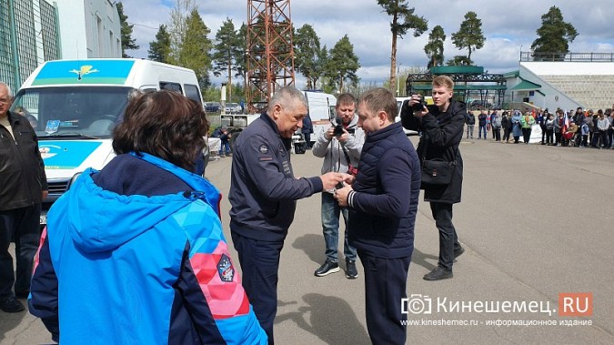 Герои СВО, силовики и  школьники: в Кинешме в седьмой раз пробежали марш-бросок фото 9
