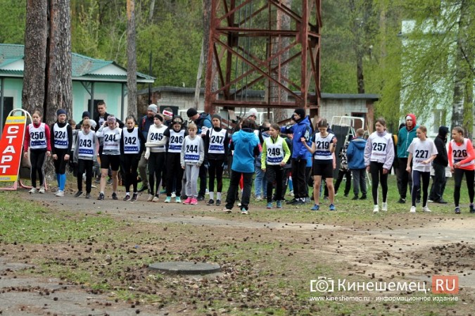 Герои СВО, силовики и  школьники: в Кинешме в седьмой раз пробежали марш-бросок фото 13