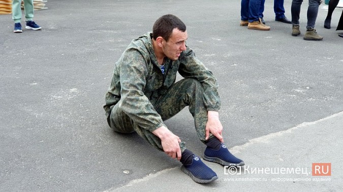 Герои СВО, силовики и  школьники: в Кинешме в седьмой раз пробежали марш-бросок фото 2