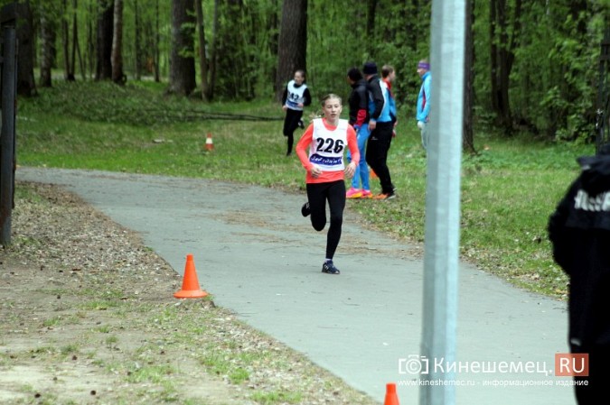 Герои СВО, силовики и  школьники: в Кинешме в седьмой раз пробежали марш-бросок фото 14