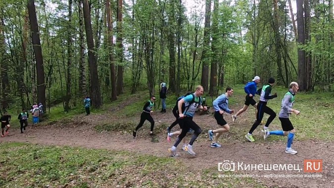 Герои СВО, силовики и  школьники: в Кинешме в седьмой раз пробежали марш-бросок фото 17