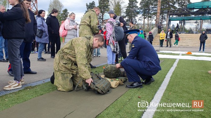 Герои СВО, силовики и  школьники: в Кинешме в седьмой раз пробежали марш-бросок фото 20